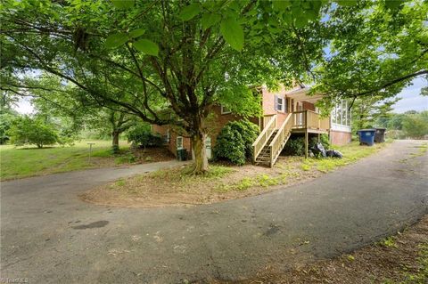 Single Family Residence in Winston Salem NC 3500 Hartford Street 6.jpg