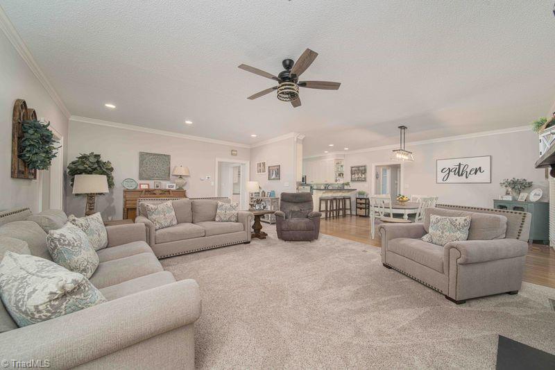Winston-Salem, North Carolina, 27107, United States, 3 Bedrooms Bedrooms, ,4 BathroomsBathrooms,Residential,Active,2036363