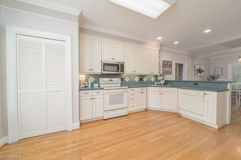 Winston-Salem, North Carolina, 27107, United States, 3 Bedrooms Bedrooms, ,4 BathroomsBathrooms,Residential,Active,2036363