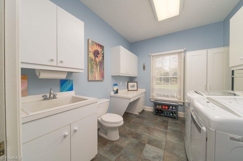 Winston-Salem, North Carolina, 27107, United States, 3 Bedrooms Bedrooms, ,4 BathroomsBathrooms,Residential,Active,2036363