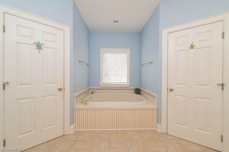 Winston-Salem, North Carolina, 27107, United States, 3 Bedrooms Bedrooms, ,4 BathroomsBathrooms,Residential,Active,2036363