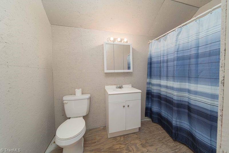 Winston-Salem, North Carolina, 27107, United States, 3 Bedrooms Bedrooms, ,4 BathroomsBathrooms,Residential,Active,2036363