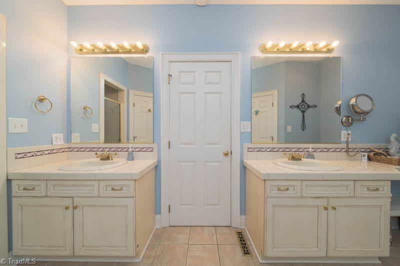 Winston-Salem, North Carolina, 27107, United States, 3 Bedrooms Bedrooms, ,4 BathroomsBathrooms,Residential,Active,2036363