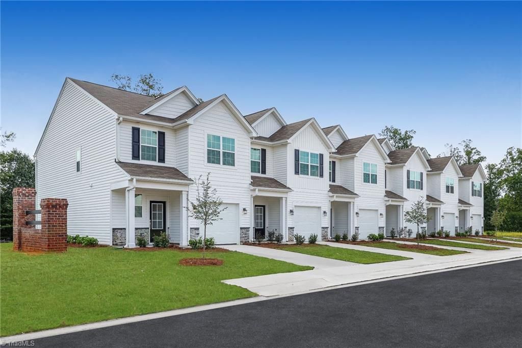 Photo of 1864 Pheasant Trace Circle, Kernersville, NC 27284 (MLS # 1203746)