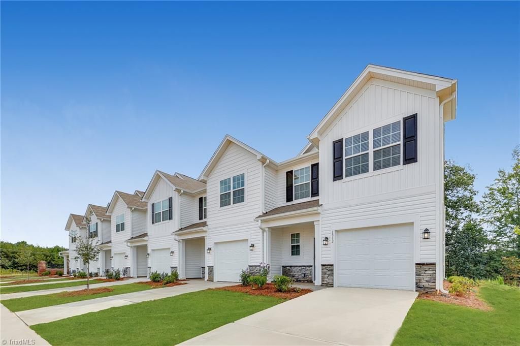 Photo of 1864 Pheasant Trace Circle, Kernersville, NC 27284 (MLS # 1203746)