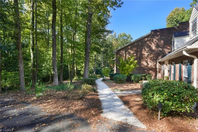 1314 Pennrose Drive, photo 2 of 50