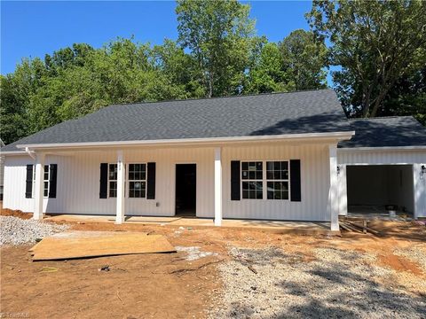 Homes For Sale - 503 Quail Lane<br/> Lexington, NC 27292