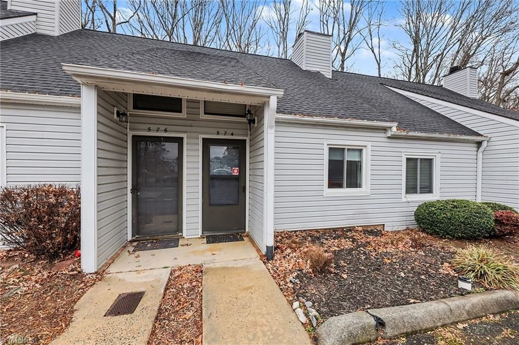 Photo of 574 Brookside Court, Kernersville, NC 27284 (MLS # 1207060)