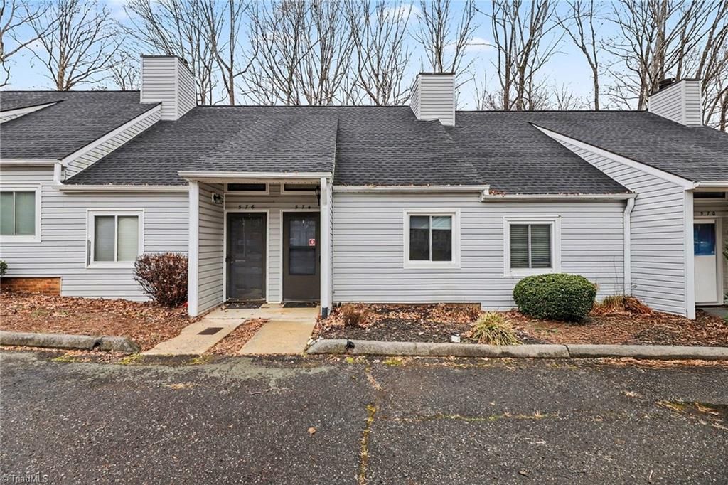 Photo of 574 Brookside Court, Kernersville, NC 27284 (MLS # 1207060)