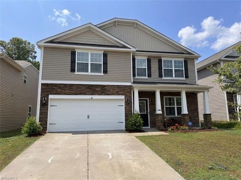 Homes For Sale - 3714 Waterford Oak Trail<br/> High Point, NC 27265