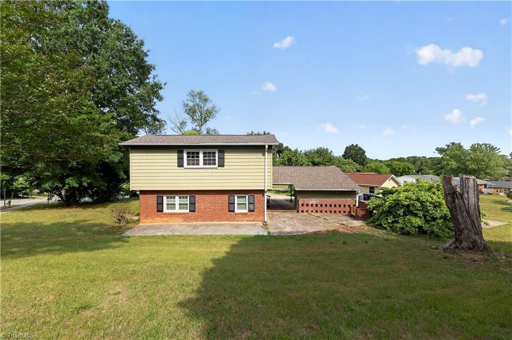 Photo of 2601 Rosemary Drive, Winston-Salem, NC 27105 (MLS # 1224719)
