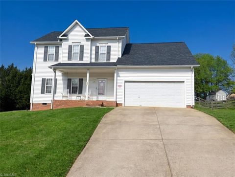 Homes For Sale - 108 Willow Bend Drive<br/> Stokes County, King, NC 27021