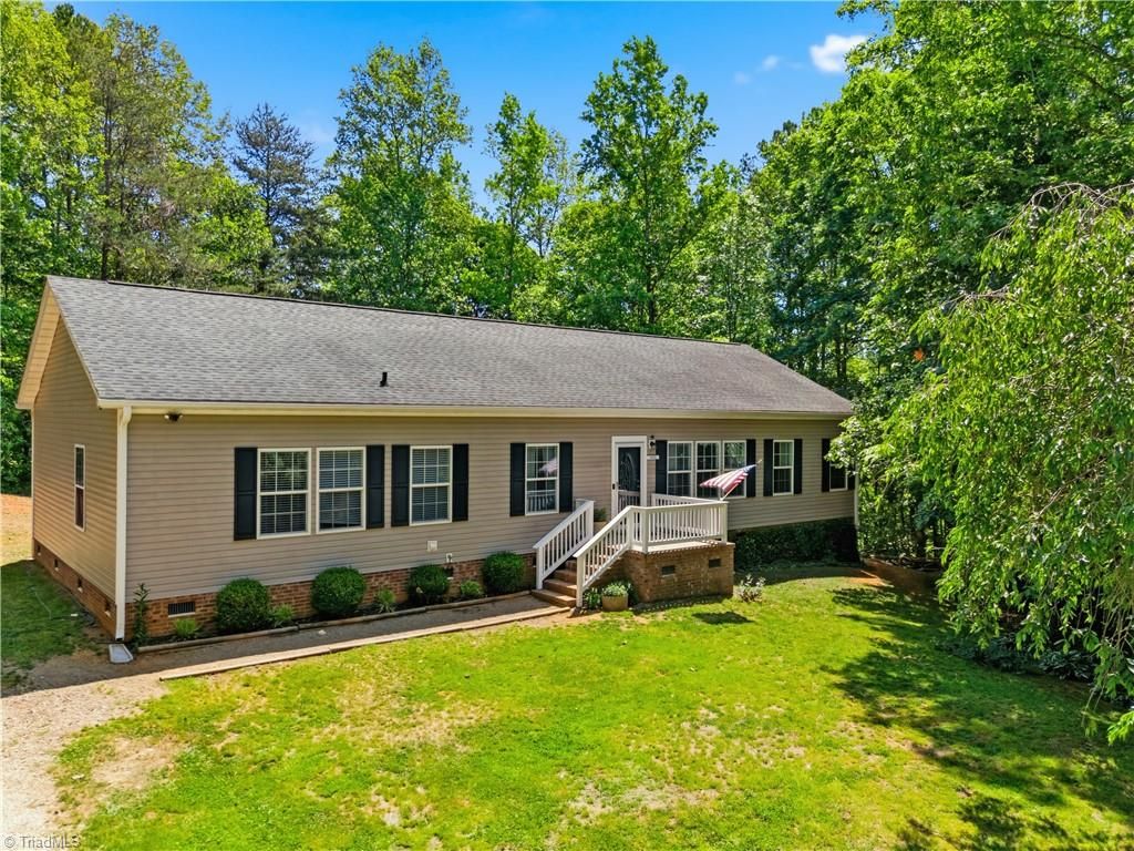 Photo of 488 Pauls Airport Road, Thomasville, NC 27360 (MLS # 1219081)