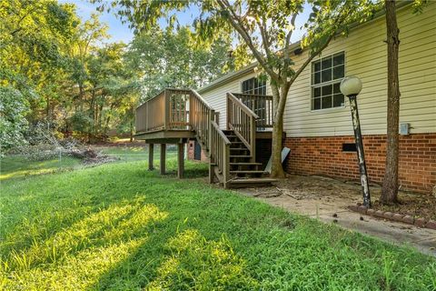 A home in Clemmons