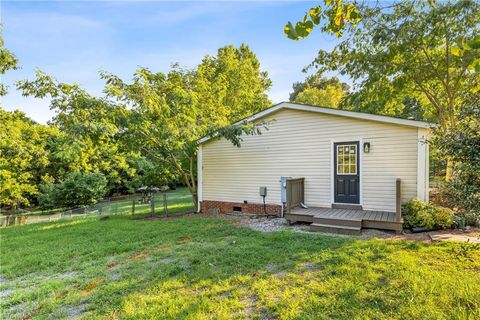 A home in Clemmons