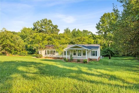 A home in Clemmons