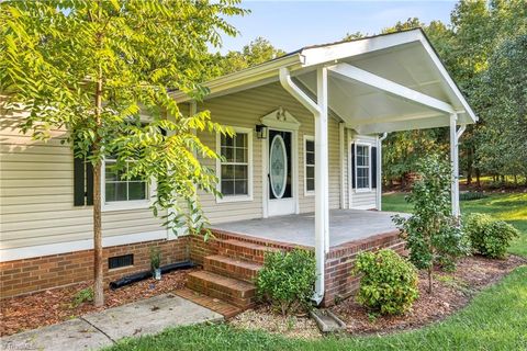 A home in Clemmons