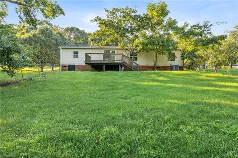 A home in Clemmons