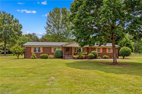 Homes For Sale - 117 Fonda Road<br/> Statesville, NC 28677