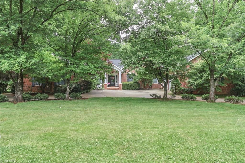 Photo of 625 Saint Andrews Road, Statesville, NC 28625 (MLS # 1183290)