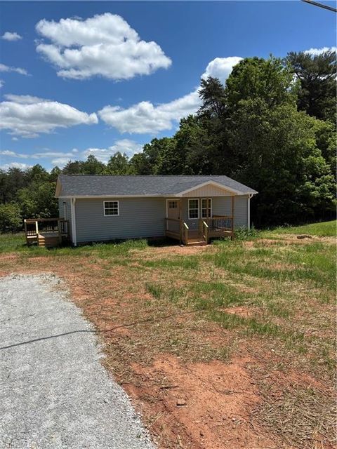 Homes For Sale - 2109 Cook School Road<br/> Pilot Mountain, NC 27041