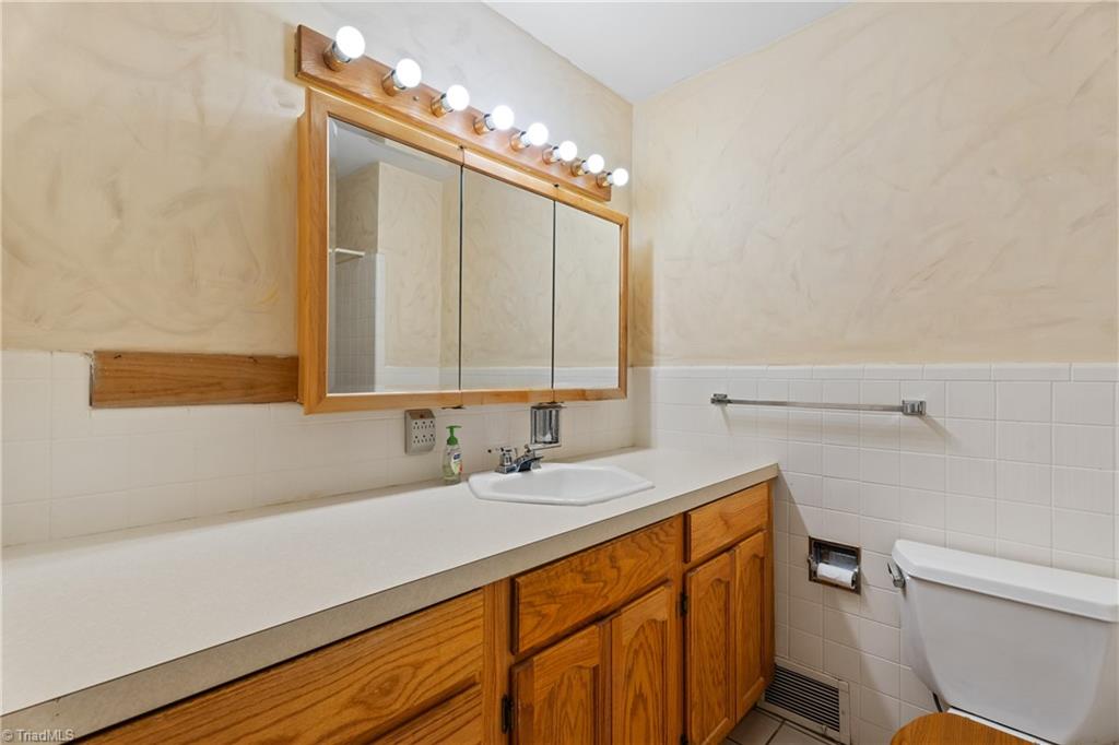 Clemmons, North Carolina 27012, United States, 3 Bedrooms Bedrooms, ,3 BathroomsBathrooms,Residential,Active,221633