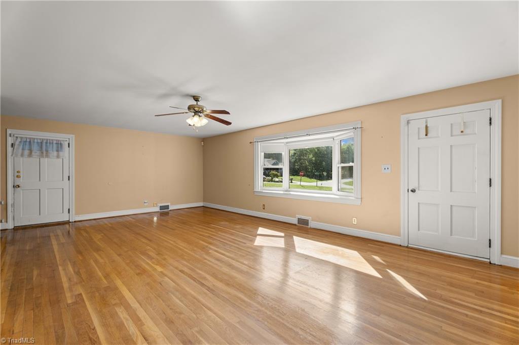 Clemmons, North Carolina 27012, United States, 3 Bedrooms Bedrooms, ,3 BathroomsBathrooms,Residential,Active,221633