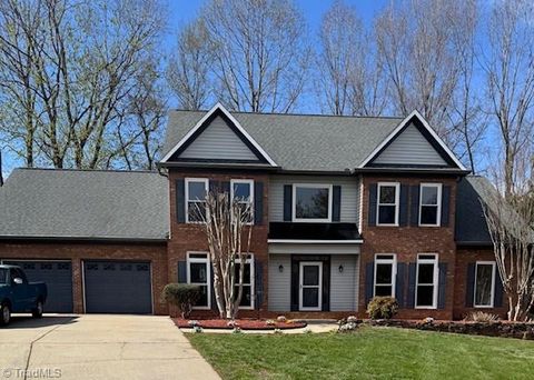 Homes For Sale - 3412 Lochurst Court<br/> Pfafftown, NC 27040