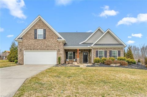 Homes For Sale - 3305 Waterford Glen Lane<br/> Forsyth County, Clemmons, NC 27012