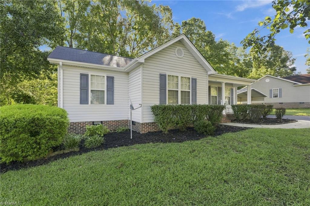 Photo of 1716 Pine Knoll Court, Asheboro, NC 27203 (MLS # 1237122)
