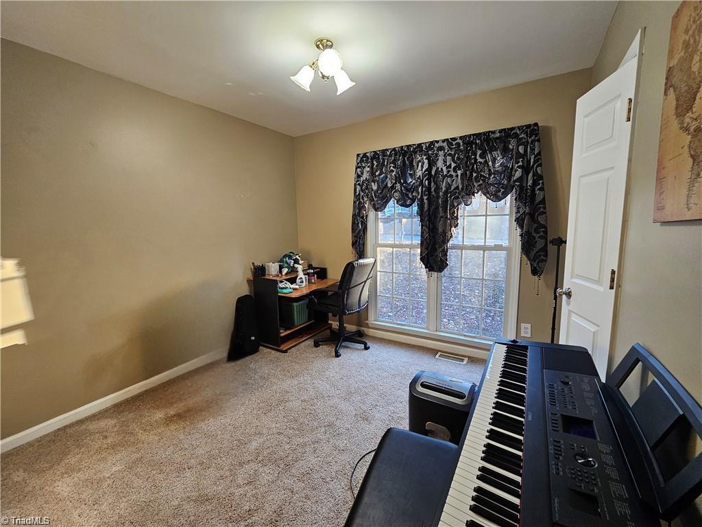 2307 Pineview Drive, Greensboro, North Carolina image 12