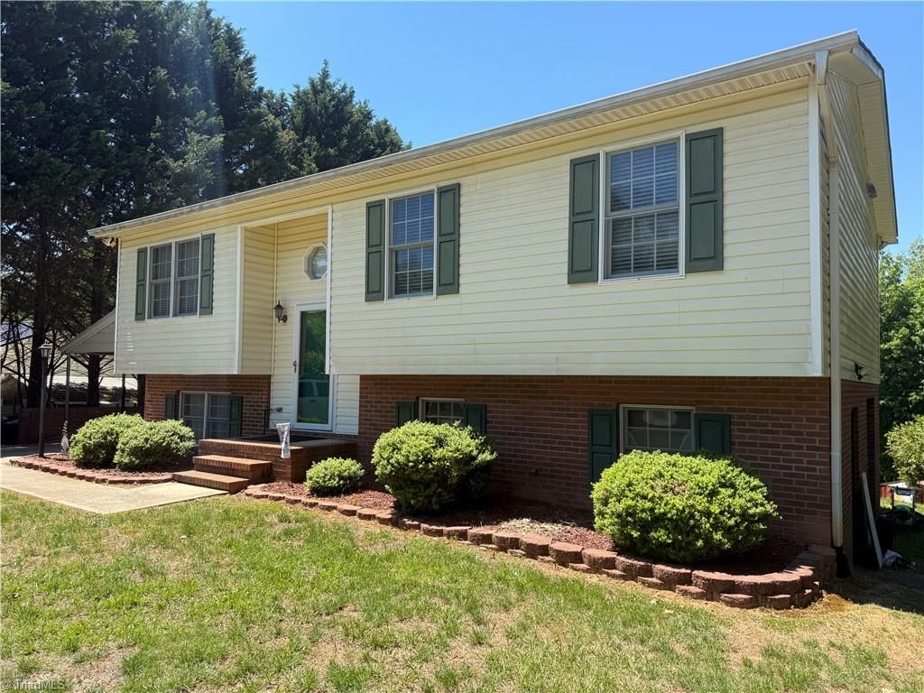 Photo of 273 Woodbridge Drive, Mount Airy, NC 27030 (MLS # 1218739)