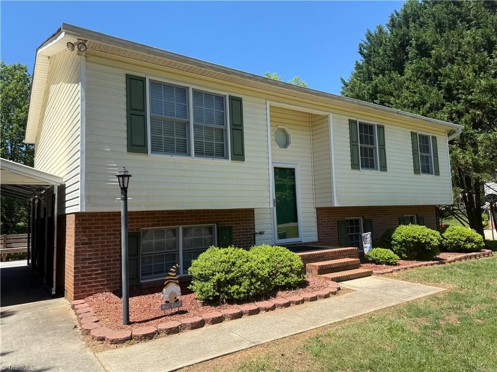 Photo of 273 Woodbridge Drive, Mount Airy, NC 27030 (MLS # 1218739)