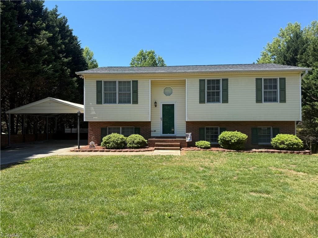 Photo of 273 Woodbridge Drive, Mount Airy, NC 27030 (MLS # 1218739)