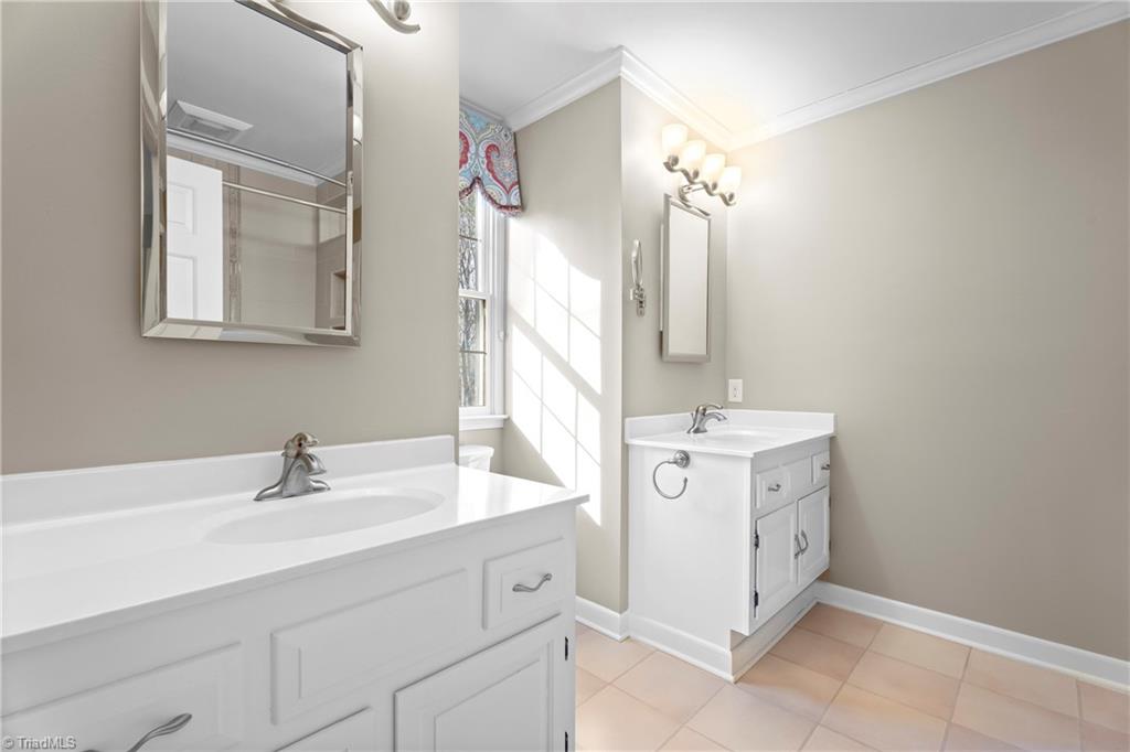 Winston-Salem, North Carolina 27104, United States, 3 Bedrooms Bedrooms, ,4 BathroomsBathrooms,Residential,Pending,1708