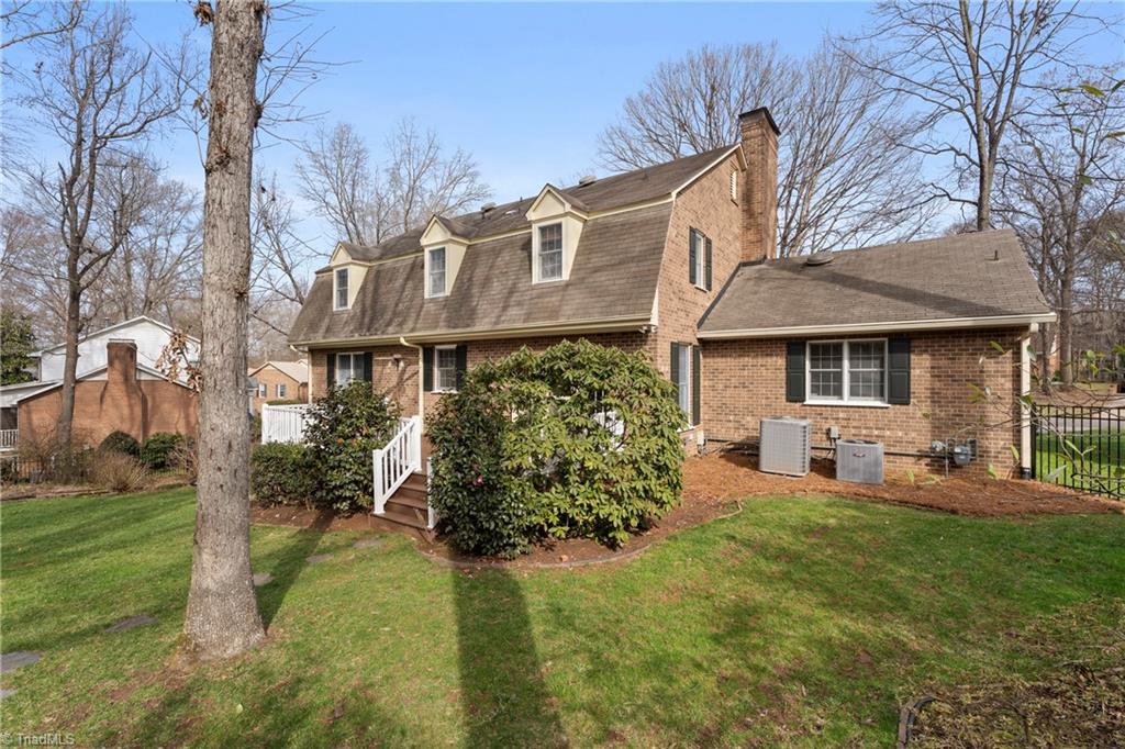 Winston-Salem, North Carolina 27104, United States, 3 Bedrooms Bedrooms, ,4 BathroomsBathrooms,Residential,Pending,1708