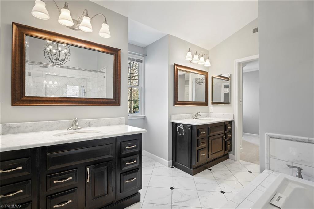 Winston-Salem, North Carolina 27104, United States, 3 Bedrooms Bedrooms, ,4 BathroomsBathrooms,Residential,Pending,1708