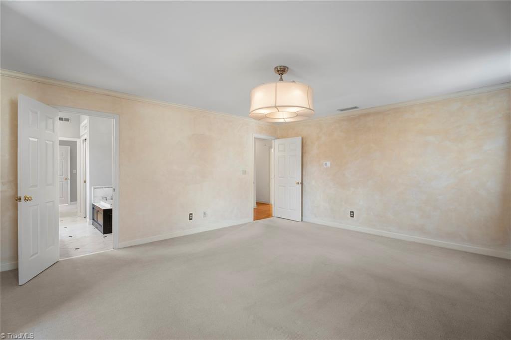 Winston-Salem, North Carolina 27104, United States, 3 Bedrooms Bedrooms, ,4 BathroomsBathrooms,Residential,Pending,1708