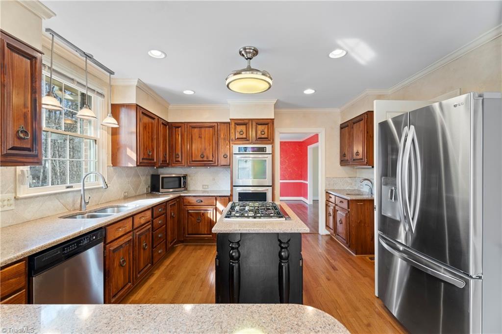 Winston-Salem, North Carolina 27104, United States, 3 Bedrooms Bedrooms, ,4 BathroomsBathrooms,Residential,Pending,1708