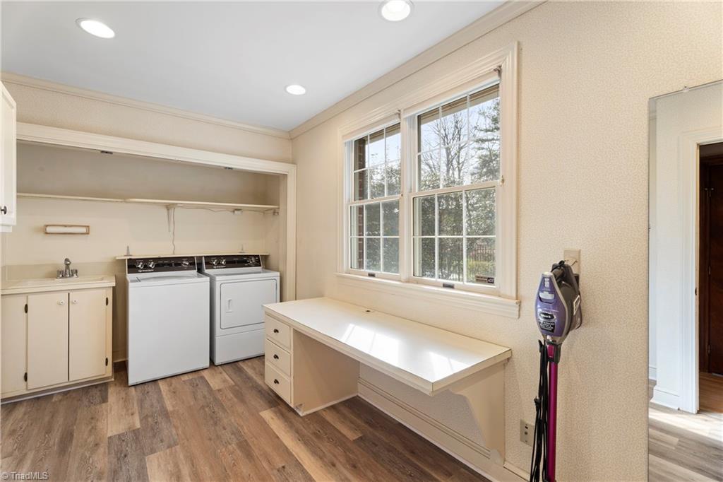 Winston-Salem, North Carolina 27104, United States, 3 Bedrooms Bedrooms, ,4 BathroomsBathrooms,Residential,Pending,1708