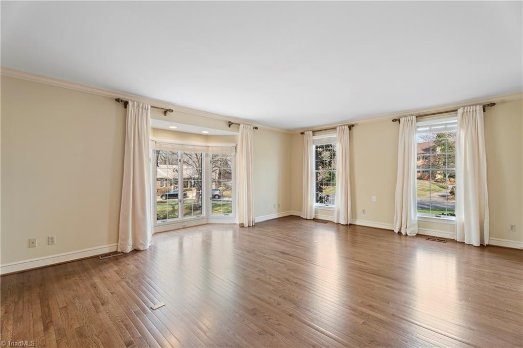 Winston-Salem, North Carolina 27104, United States, 3 Bedrooms Bedrooms, ,4 BathroomsBathrooms,Residential,Pending,1708