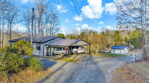 747 NATHANS CREEK SCHOOL RD, CRUMPLER, NC 28617 - Image 552981e9fc135d535f3a5ca292013dfa/428418205