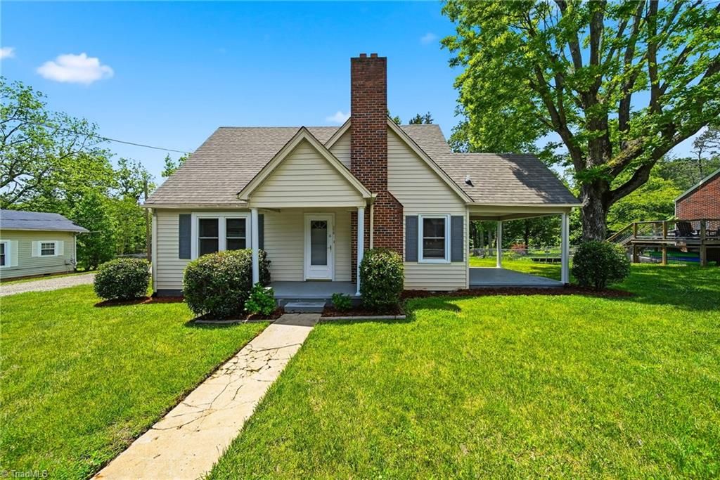 Photo of 210 Valdese Drive, Morganton, NC 28690 (MLS # 1219977)