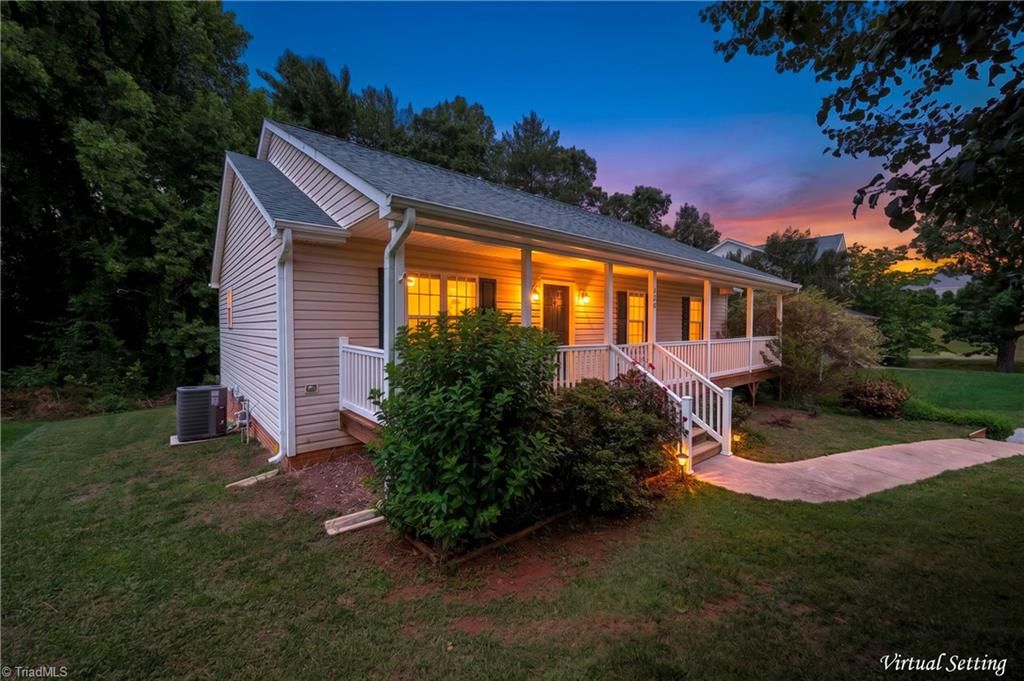 Photo of 720 Wallridge Drive, Winston-Salem, NC 27106 (MLS # 1222563)