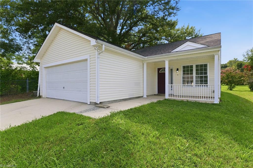 Photo of 3 Franklinwood Drive, Greensboro, NC 27401 (MLS # 1229412)