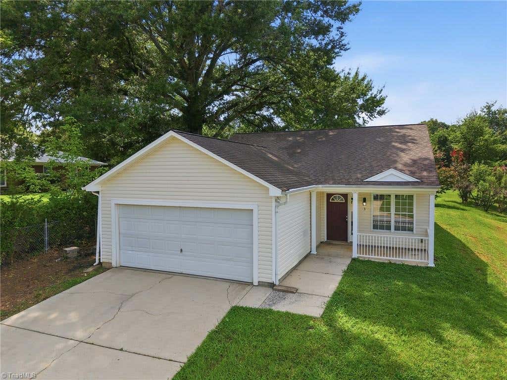 Photo of 3 Franklinwood Drive, Greensboro, NC 27401 (MLS # 1229412)