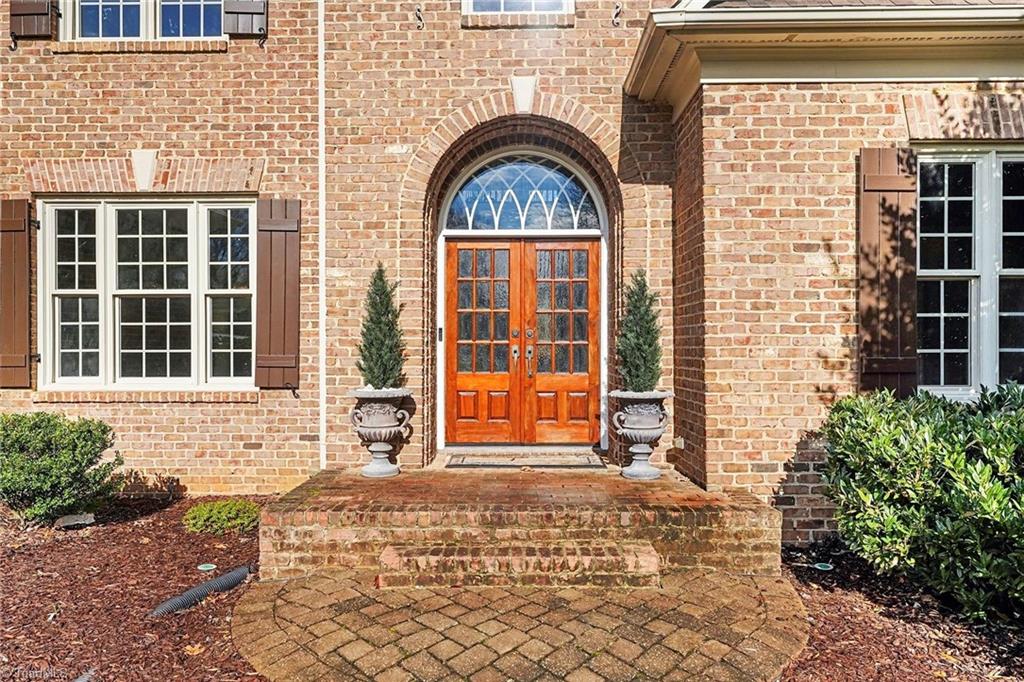 5902 Snow Hill Drive