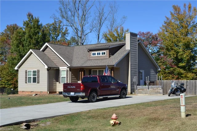 340 Price Street, photo 4 of 35