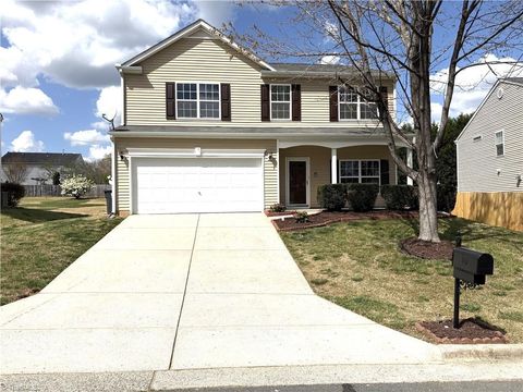 Homes For Sale - 10 Red Brush Court<br/> Guilford County, McLeansville, NC 27301