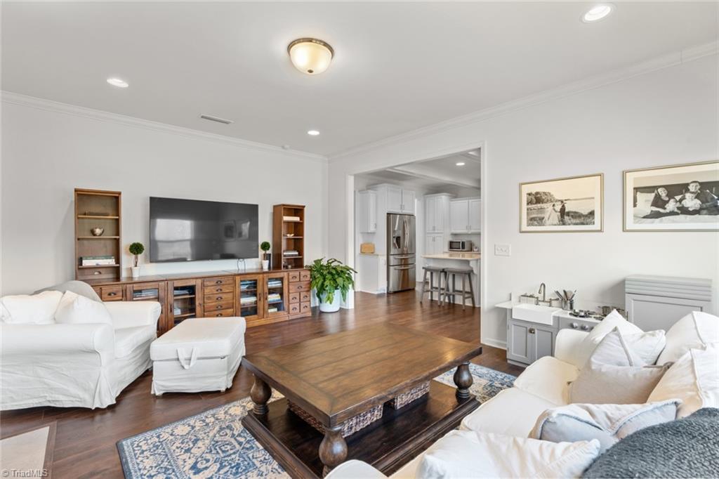 Winston-Salem, North Carolina 27103, United States, 3 Bedrooms Bedrooms, ,3 BathroomsBathrooms,Residential,Pending,76660